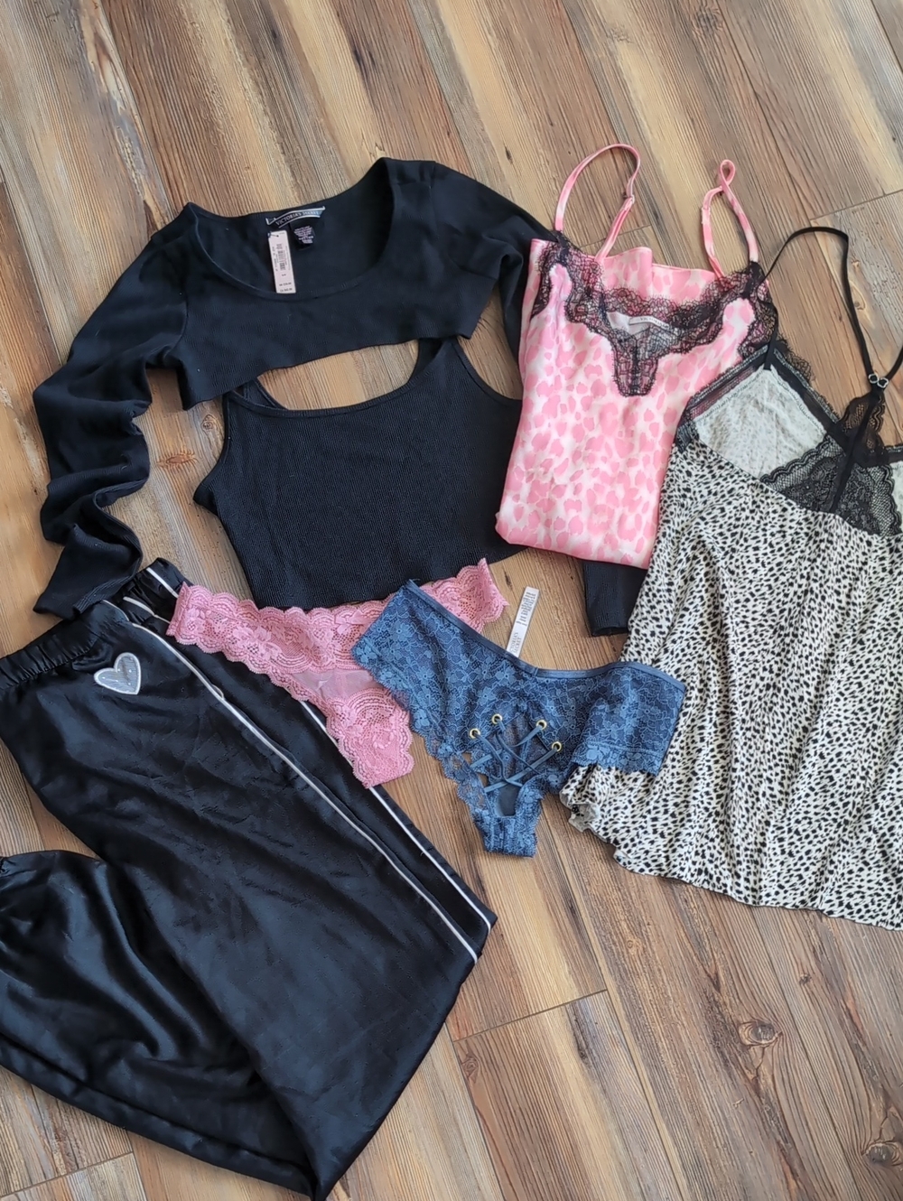 VS PINK Small & XS 5 Piece Bundle Crop Shirt Cami Slip Panty Joggers Reseller